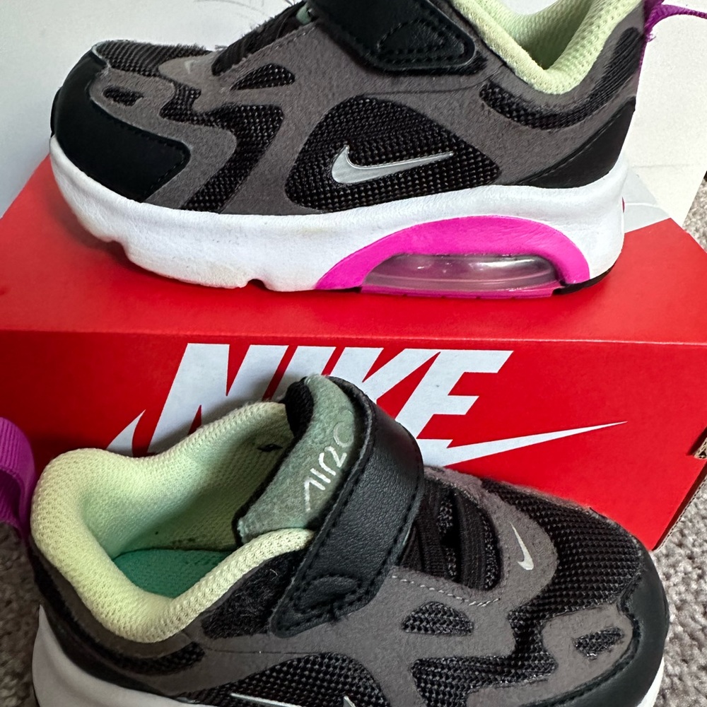 Like new toddler girls, Nike air max 200 (td) size 7 - Picture 3 of 10